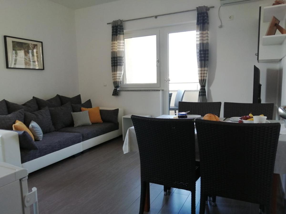 Villa Luce Apartment House 카를로바크 외부 사진