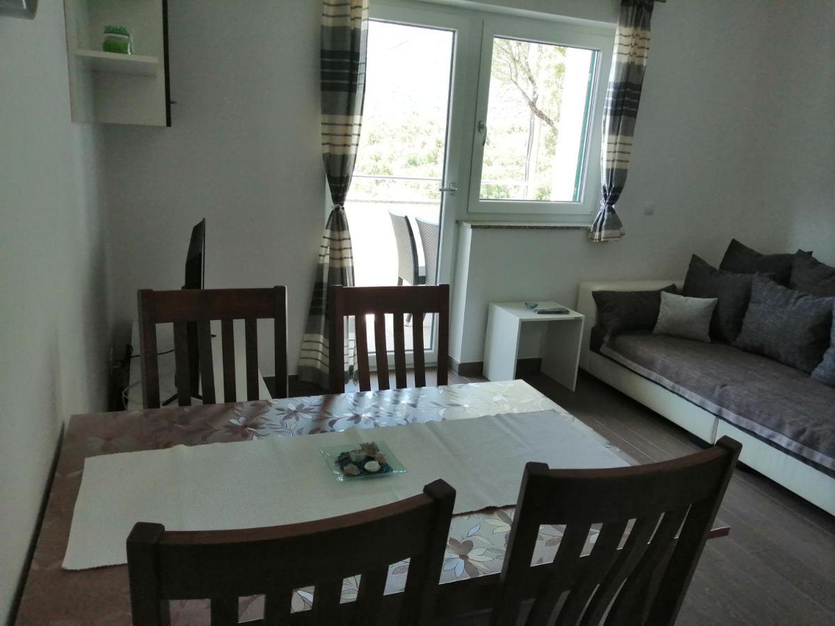 Villa Luce Apartment House 카를로바크 외부 사진