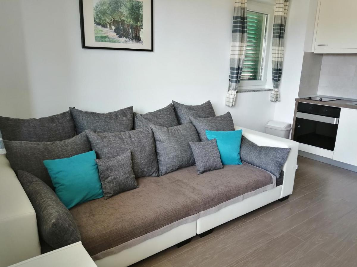 Villa Luce Apartment House 카를로바크 외부 사진